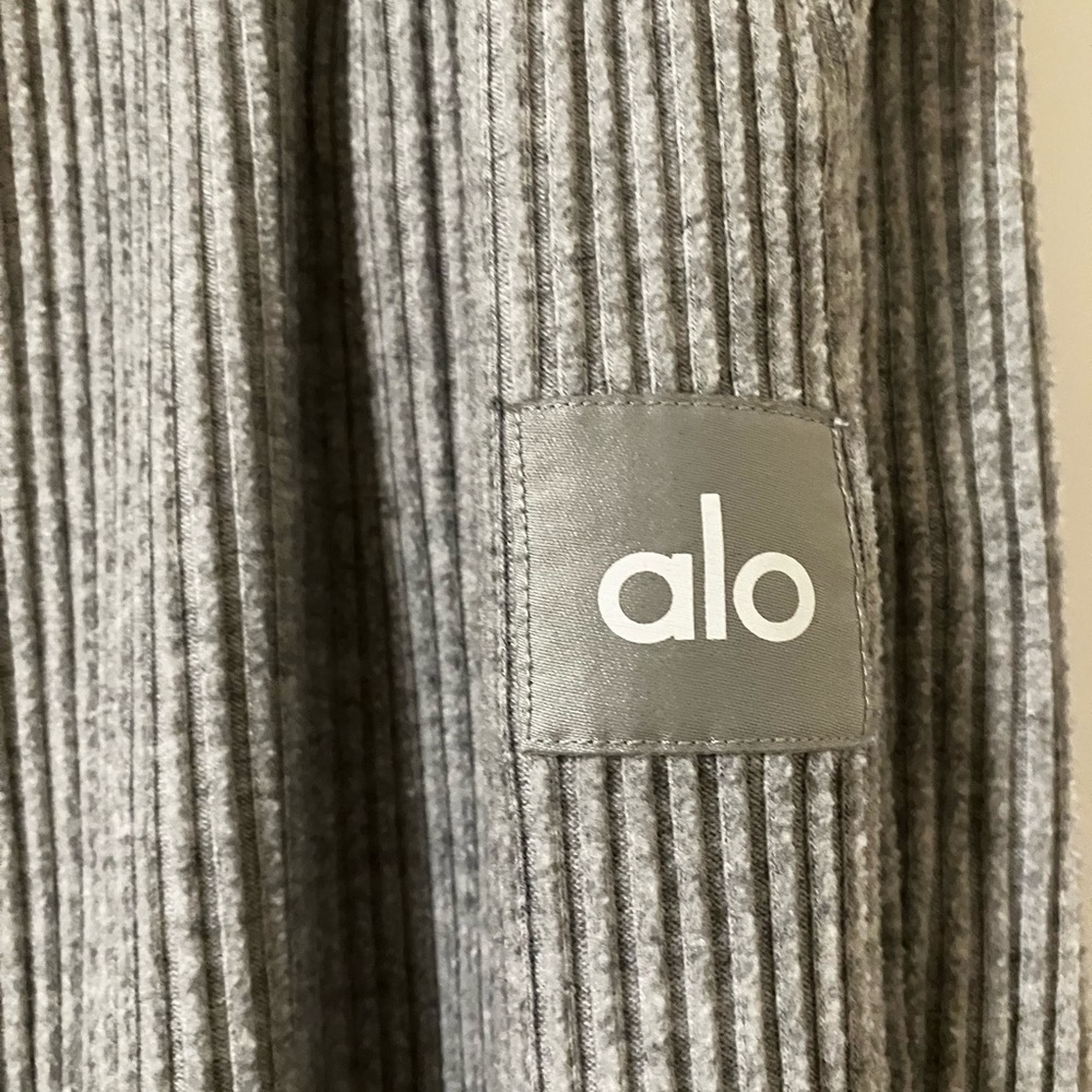 Alo Muse Sweatpants - Picture 4 of 5